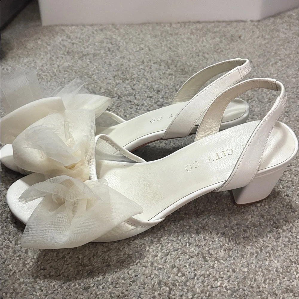 Ivy city co White Slingback Heels with Bow - Picture 4 of 4